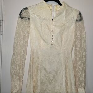 Sz 0 Vintage Long Sleeve Button Down lace cream dress